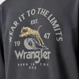 Buzo de manga larga Wrangler color negro con estampado frontal del logo de la marca y un tigre. Confeccionado en mezcla de algodón, con ribetes acanalados en cuello, puños y dobladillo.