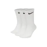 Pack de tres pares de medias Nike de caña media, color blanco con el logo de la marca bordado en negro en la parte superior.