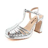 Sandalias de tacón alto color dorado, con plataforma y tiras finas.