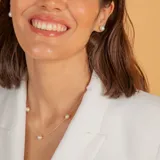 Gargantilla de oro amarillo 18k con perlas de cultivo blancas.