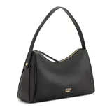 Cartera Guess modelo Jasmin de color negro, confeccionada en símil cuero con textura granulada. Presenta diseño estructurado con cierre superior y herrajes metálicos en tono dorado, incluyendo el logo de la marca en la parte frontal y una manija única para llevar al hombro.