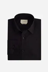 Camisa de manga larga lisa color azul marino, de fit regular, con logo bordado y bolsillo tipo cartera.