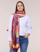 Pashmina rectangular de satén con acabado brillante y caída fluida, con un diseño de estampa gráfica multicolor en toda la superficie y terminaciones con dobladillo fino.