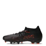 Championes de fútbol Puma Future 9 Match FG/AG, color negro con detalles en rojo. Presentan un diseño de corte medio con cuello elástico, superficie texturizada para mejor control del balón y suela con tapones diseñados para césped natural y artificial.