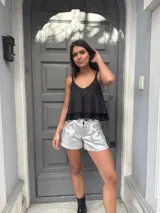 Musculosa negra de morley de lurex con breteles finos.