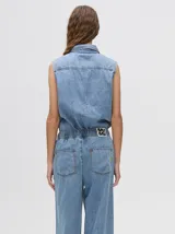 Pantalón de denim estilo jean relajado, de corte recto y holgado, con cintura elástica ajustable mediante cordón.