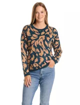 Buzo de tejido de punto con estampado animal print orgánico en tonos azul y marrón. Presenta cuello redondo, puños y ruedo con terminación rib, y mangas con hombros caídos.