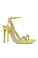 Sandalias de fiesta color amarillo flúor con taco aguja alto, tira delantera con apliques de strass y pulsera al tobillo con hebilla.
