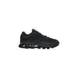 Championes Adidas Megaride modelo Core Black Carbon, completamente negros, con capellada de malla y material sintético, y suela con tecnología de amortiguación de cápsulas abiertas.