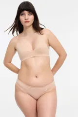 Bombacha de bikini color rosa, de microfibra sin costuras y tiro bajo.