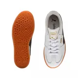 Championes urbanos Puma modelo Palermo Platform, color negro con franja lateral blanca y suela de plataforma color caramelo. Presenta detalles en dorado en la lengüeta y el lateral.