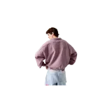 Hoodie sin cordones Eme Studios Chestnut Toadstool Polo Crewneck, color rosa malva, con cuello polo y escote en V amplio. Cuenta con un bolsillo aplicado en el pecho con etiqueta de la marca y detalles de costuras y bordados en la parte posterior del cuello.