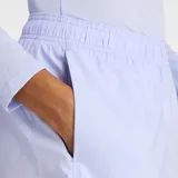 Short deportivo New Balance de secado rápido con tecnología NB DRY, cintura elástica con cordón ajustable y short interior integrado. Presenta un diseño minimalista en color lila con logo reflectante en el lateral.