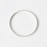 Esclava rígida de plata 925 con acabado satinado y diseño de cinta plana.