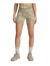 Short deportivo de tiro alto con diseño de camuflaje en tonos beige. Cuenta con bolsillos laterales y tejido elástico de alto rendimiento que absorbe el sudor.