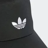 Gorra negra con paneles frontales rígidos, logo de Adidas bordado en blanco y paneles traseros de malla.