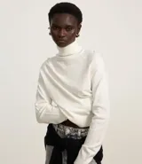 Blusa básica de punto marca Blue Steel, con cuello alto y manga larga. Confeccionada en tejido de punto recto con textura suave y cómoda.