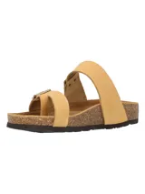 Sandalias de cuero color tostado con dos tiras ajustables con hebillas metálicas, plantilla anatómica de corcho y suela de goma.