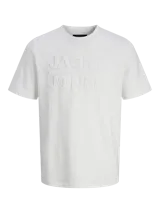 Camiseta blanca de manga corta y cuello redondo con logo de la marca Jack & Jones en relieve en el frente.