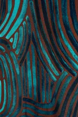 Vestido largo con escote halter y silueta de caída natural, confeccionado con un estampado de ondas orgánicas en tonos verde azulado y marrón.