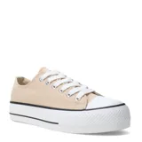Championes urbanos color beige con plataforma blanca y cordones blancos.