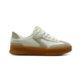 Championes Skechers Hotshot Hi Lifted Luxe blancos con detalles en tostado y suela de goma marrón, con parte superior de cuero sintético y gamuza.