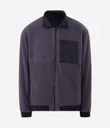Campera deportiva reversible de manga larga con cierre frontal de cremallera, cuello alto y bolsillos laterales. Confeccionada en poliamida con forro interior de fleece, presenta un pequeño logo estampado en el pecho.