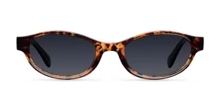 Lentes de sol con montura ovalada de diseño carey y lentes polarizadas en color negro.
