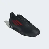 Championes de fútbol Adidas Deportivo III, color negro con tres franjas laterales en rojo. Tienen suela de terreno flexible (FG) y costuras en el antepié sintético para mejorar el control del balón.