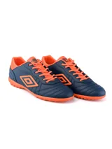 Championes Umbro modelo Touch TF para hombre, color negro, con capellada de PU texturizada y logo Umbro brillante en el lateral. Suela de caucho con tapones bajos para césped artificial o fútbol 5.