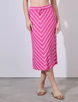 Falda midi gris de modal, con pretina ancha elastizada y lazo de ajuste.