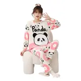 Conjunto de pijama de dos piezas confeccionado en tela de plush suave y abrigada. Incluye una remera de manga larga con diseño estampado de Totoro y pantalón largo a juego con puños en contraste.