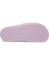 Sandalias Under Armour W Armour Slide Lite color lila con textura en la tira y logo de la marca en color morado oscuro.