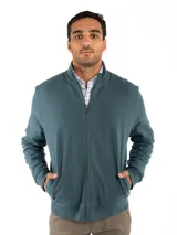 Campera celeste con cierre frontal, cuello alto y bolsillos laterales.