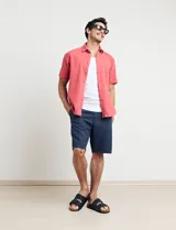 Bermuda verde militar de lino.