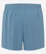 Bermuda deportiva azul claro con cintura elástica fruncida y cordón de ajuste azul. Posee bolsillos laterales con cierres de cremallera, tiradores de cremallera en color azul vibrante y un pequeño logo estampado en la pierna derecha.