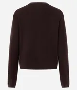 Cardigan de punto color marrón chocolate, con cuello redondo, cierre frontal con botones y mangas largas. Presenta un diseño clásico con acabado canelado en el escote y los puños.