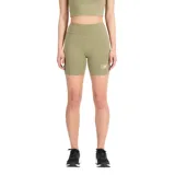 Calza corta verde oliva de tiro alto, confeccionada en tejido de punto de poliéster y elastano, con logo de New Balance en el muslo.