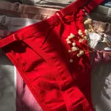 Bombacha tipo colaless de algodón con tiras laterales regulables.