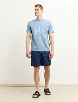 Short de baño verde agua.