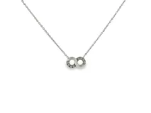 Collar de acero con dije en forma de infinito adornado con zirconias incrustadas y cadena fina de eslabones.