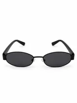 Lentes de sol negros con armazón metálico fino y formato ovalado.