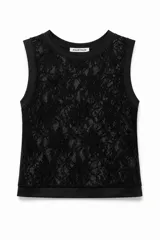Top musculosa Agustinas color negro, confeccionado en encaje con detalles de lycra, con escote redondo y diseño sin mangas.