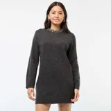 Vestido tipo sweater de punto color gris oscuro, con corte recto, mangas largas y detalle de pedrería (strass) en el cuello redondo.