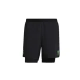Short Adidas de hombre color negro con calza interior y logo de la marca en verde flúor. Incorpora tecnología transpirable Aeroready y detalles reflectantes.