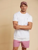 Remera amarilla de algodón con cuello redondo y manga corta.