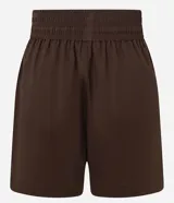 Short de mujer estilo runner, color marrón oscuro, con cintura elástica y lazo ajustable. Presenta bolsillos carpinteros.