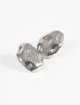 Par de aros plateados de acero quirúrgico hipoalergénico con forma ovalada y textura irregular.