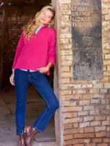 Remera de lana 100% lambswool color verde agua, con medio cierre frontal y cuello alto.