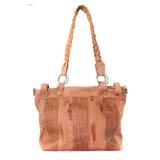 Cartera de hombro color negro, confeccionada en una combinación de cuero liso y cuero con textura tipo croco. Presenta un diseño de paneles verticales alternados y manijas trenzadas sujetas por argollas metálicas.